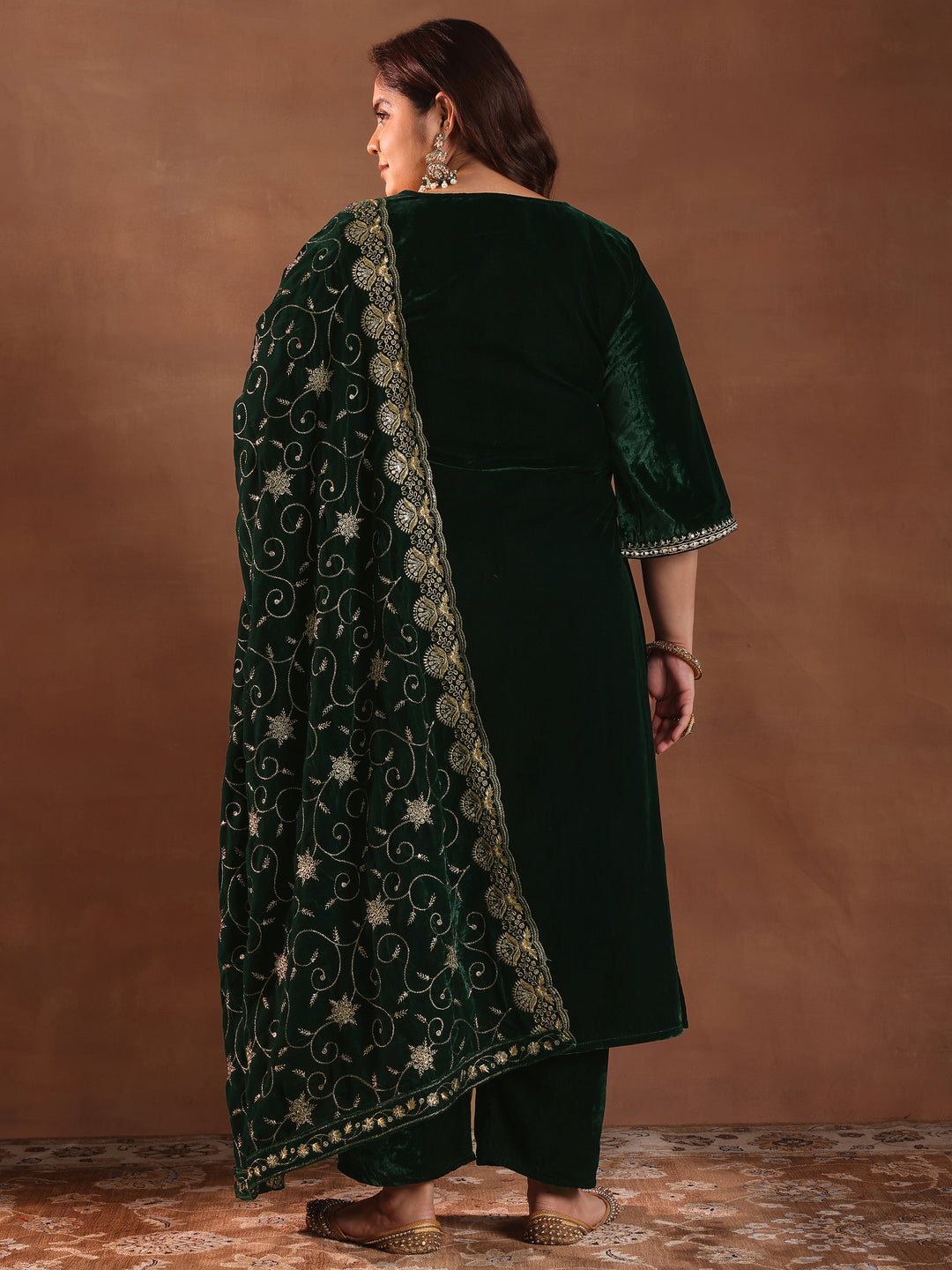  Plus Size Green Yoke Design Velvet Straight Suit Set With Dupatta 