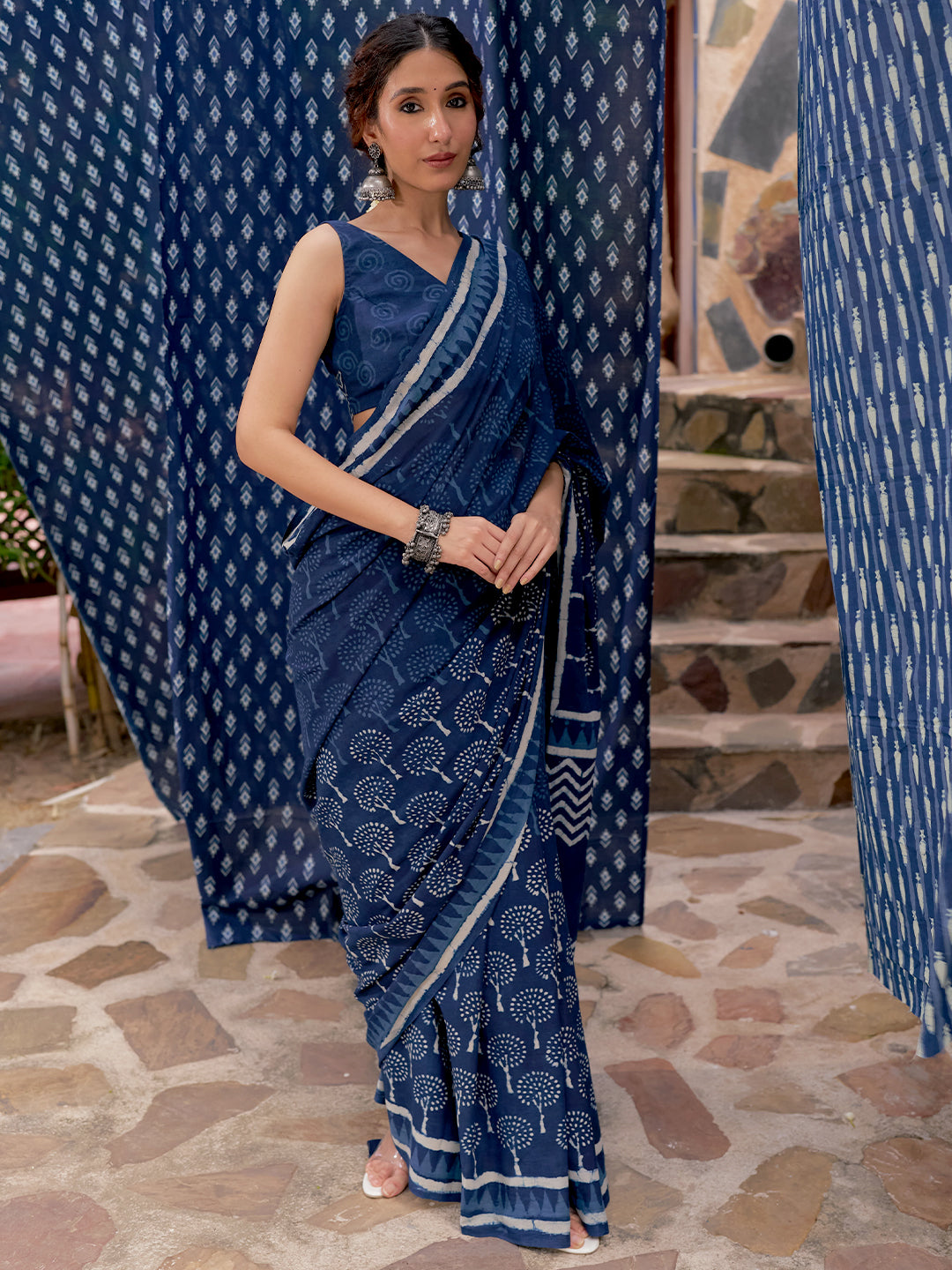 Indigo Printed Cotton Saree With Unstitched Blouse Piece