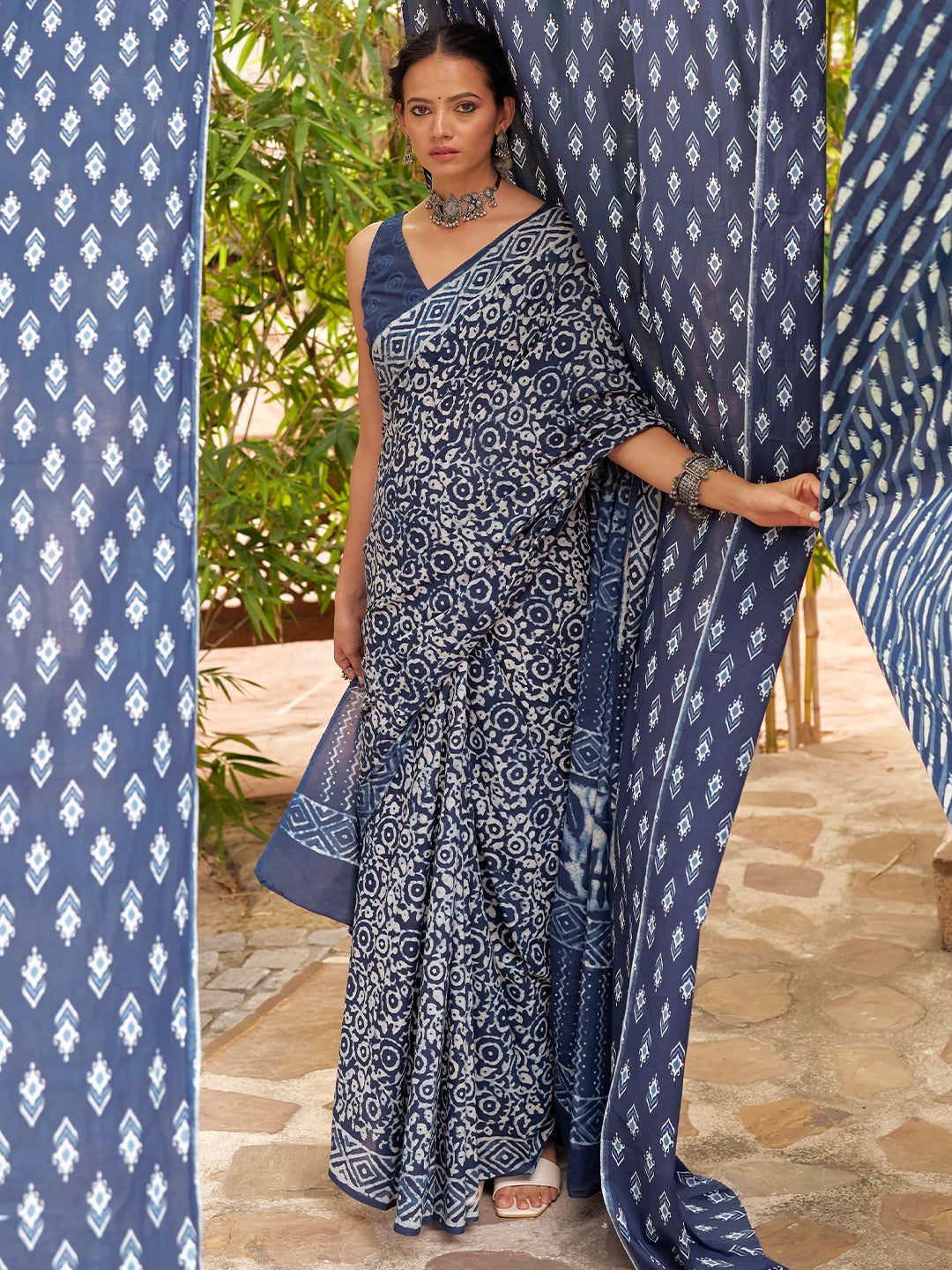 Indigo Printed Cotton Saree With Unstitched Blouse Piece