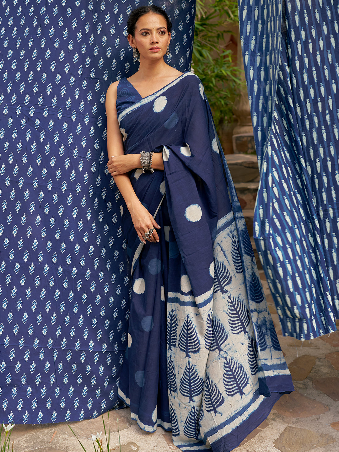 Indigo Printed Cotton Saree With Unstitched Blouse Piece