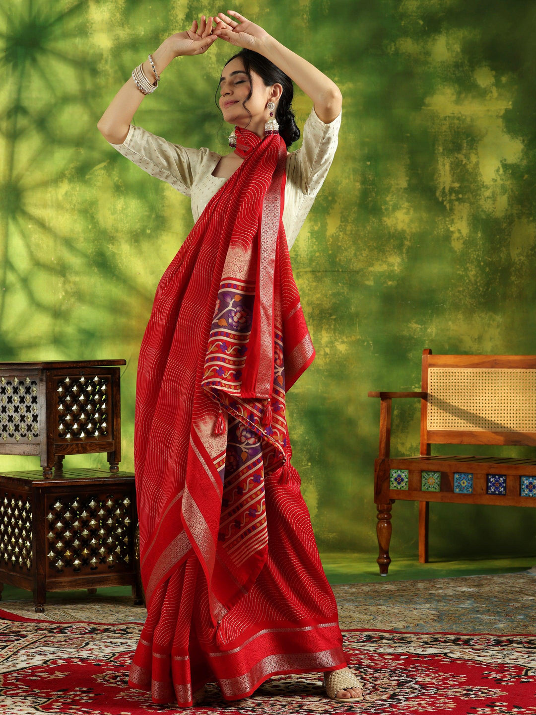 Red Printed Silk Blend Saree With Unstitched Blouse Piece - Libas