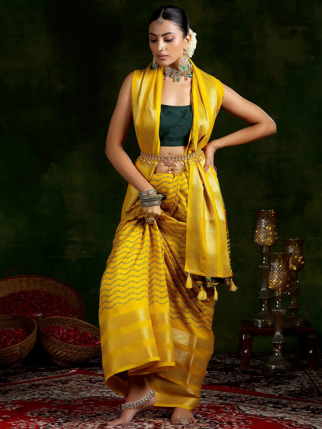 Mustard Printed Silk Blend Saree With Unstitched Blouse Piece