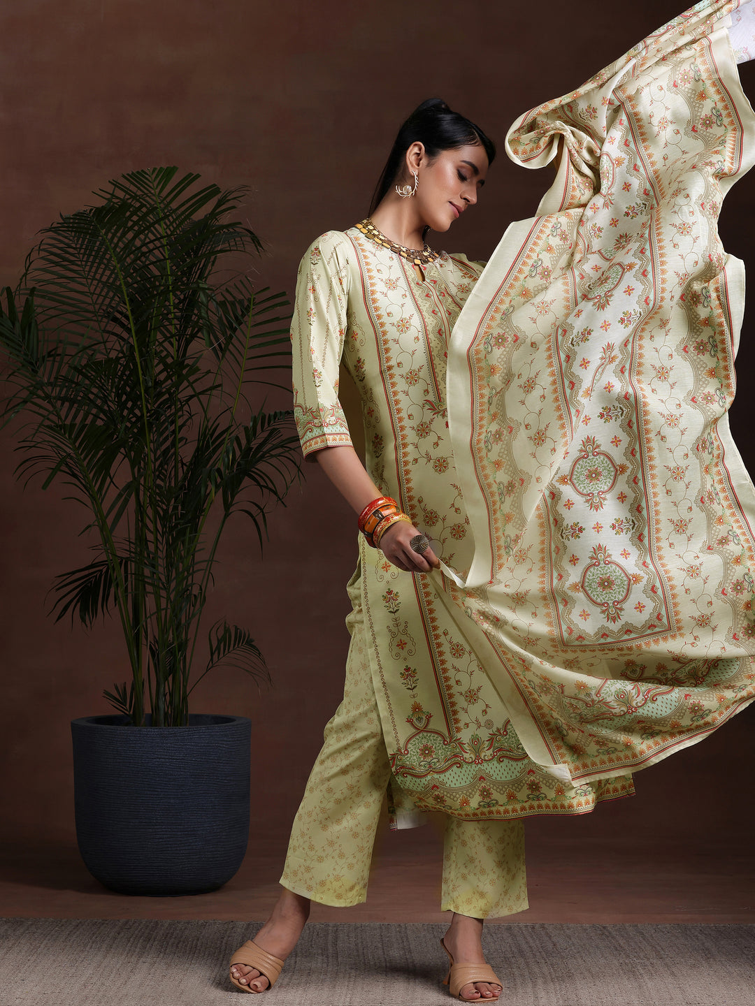  Off White Printed Poly Crepe Straight Suit With Dupatta 