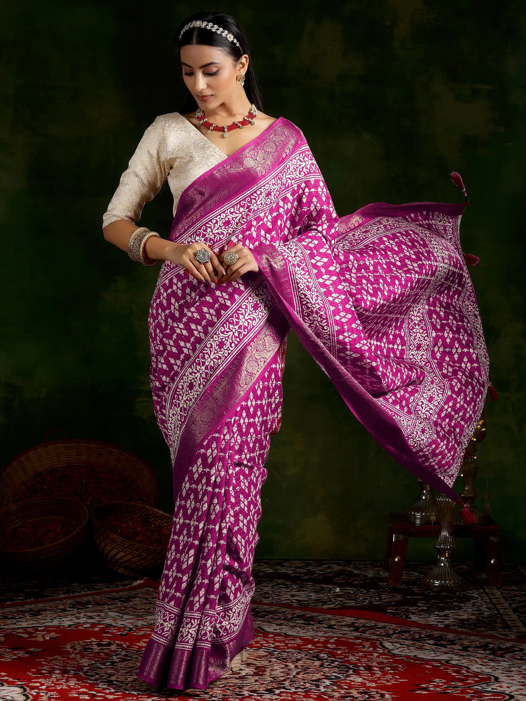 Magenta Printed Silk Blend Saree With Unstitched Blouse Piece