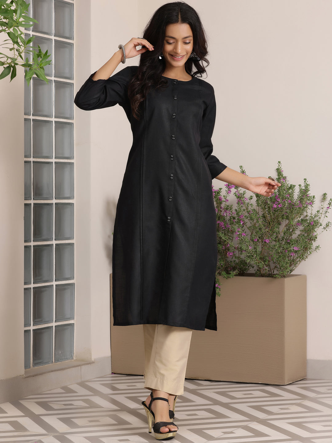 Black Solid Cotton Blend Straight Kurta