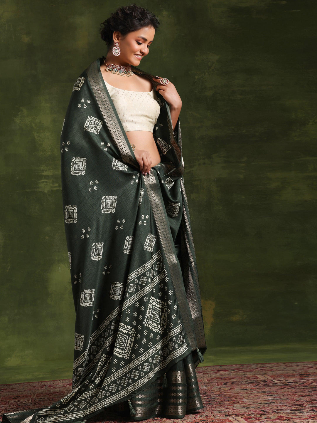 Green Printed Silk Blend Saree With Unstitched Blouse Piece - Libas