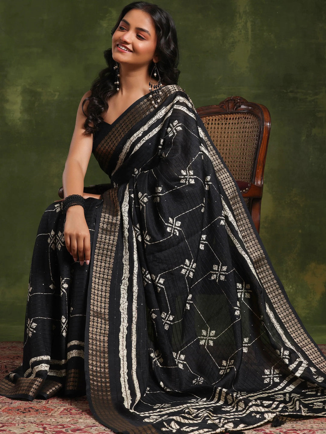 Black Printed Silk Blend Saree With Unstitched Blouse Piece - Libas