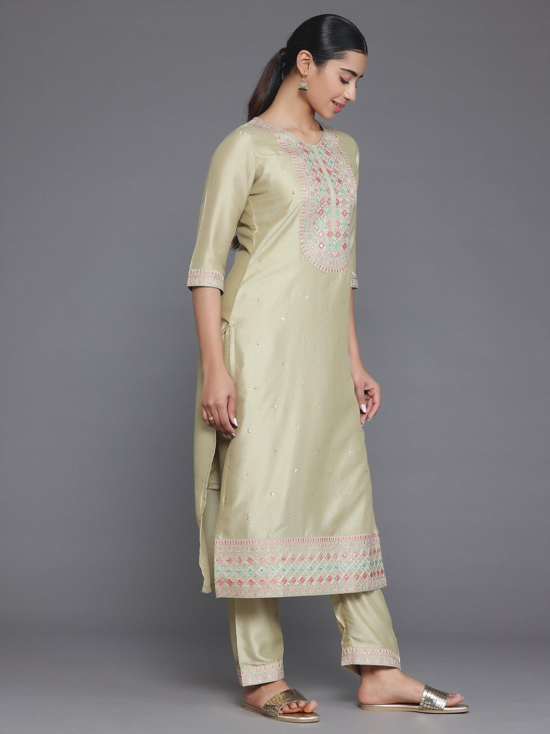 Green Embroidered Silk Blend Straight Suit With Dupatta - Libas