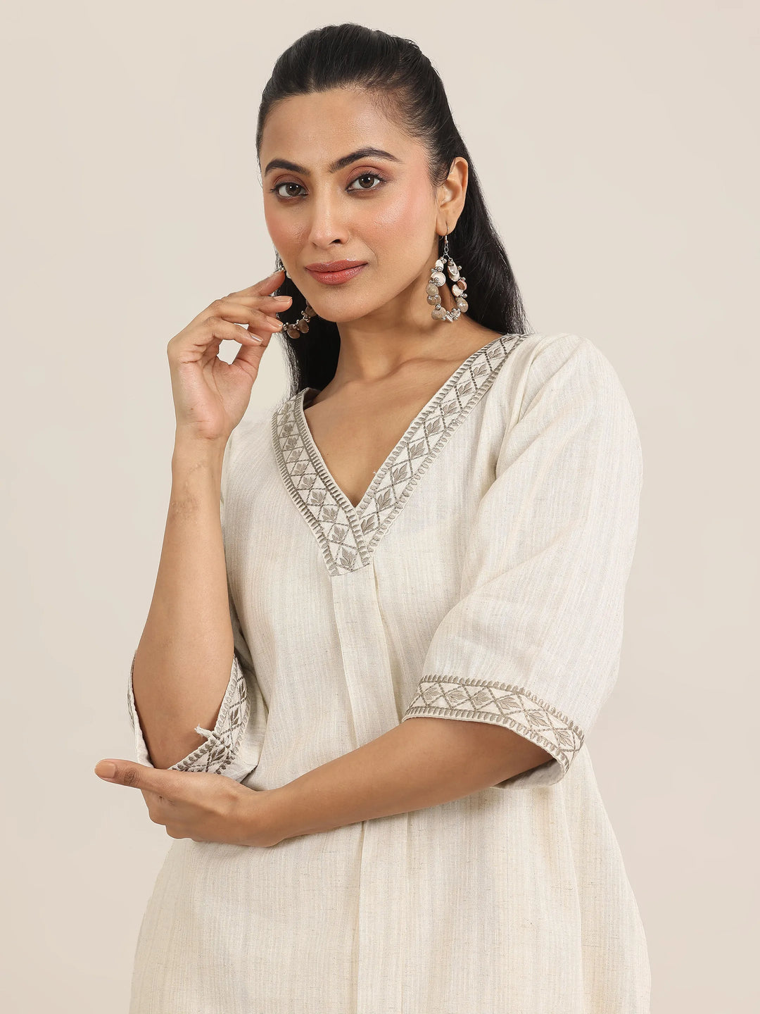  Off white Solid Cotton Blend Straight Kurta 