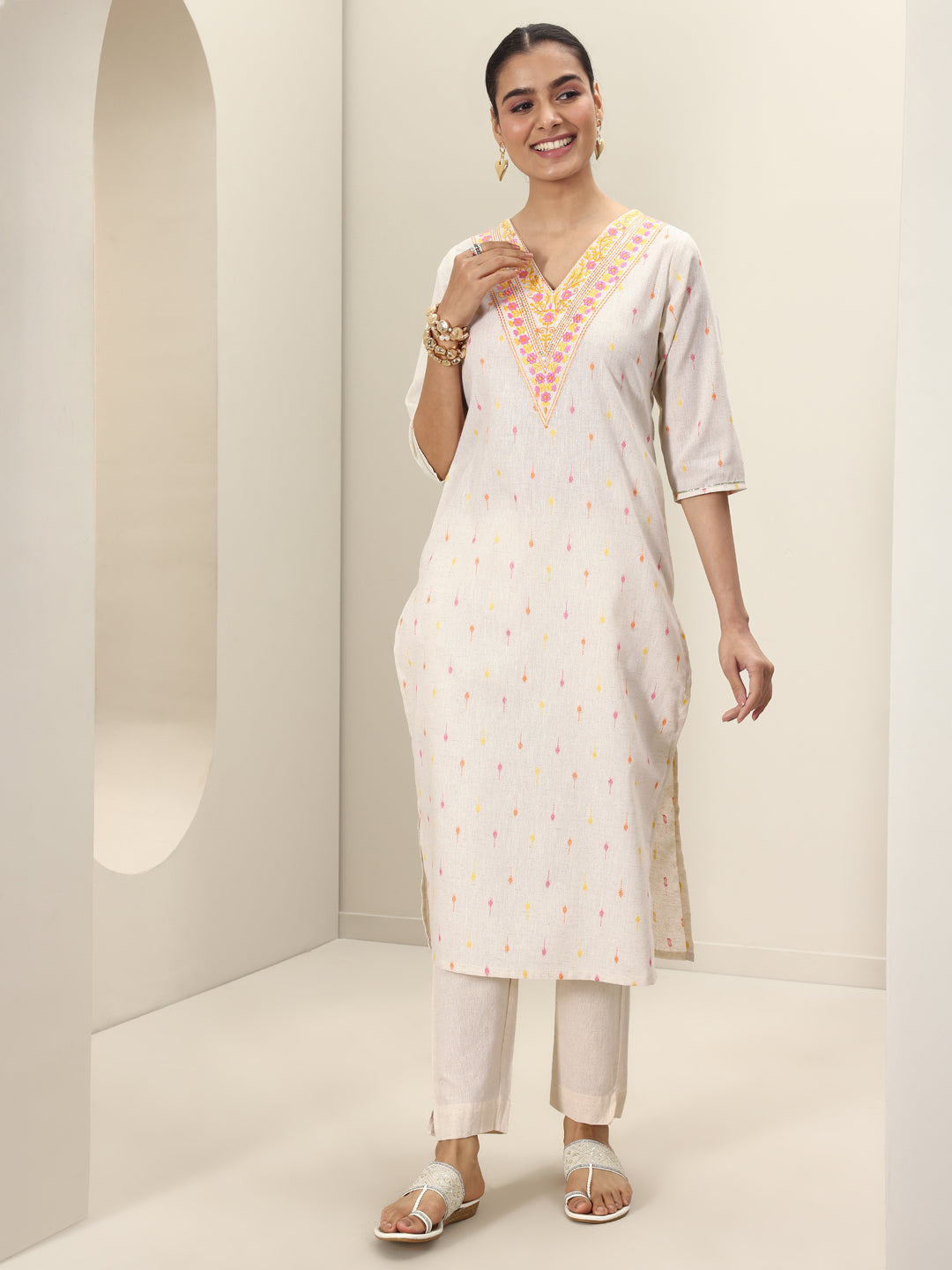  Off White Embroidered Cotton Straight Kurta 