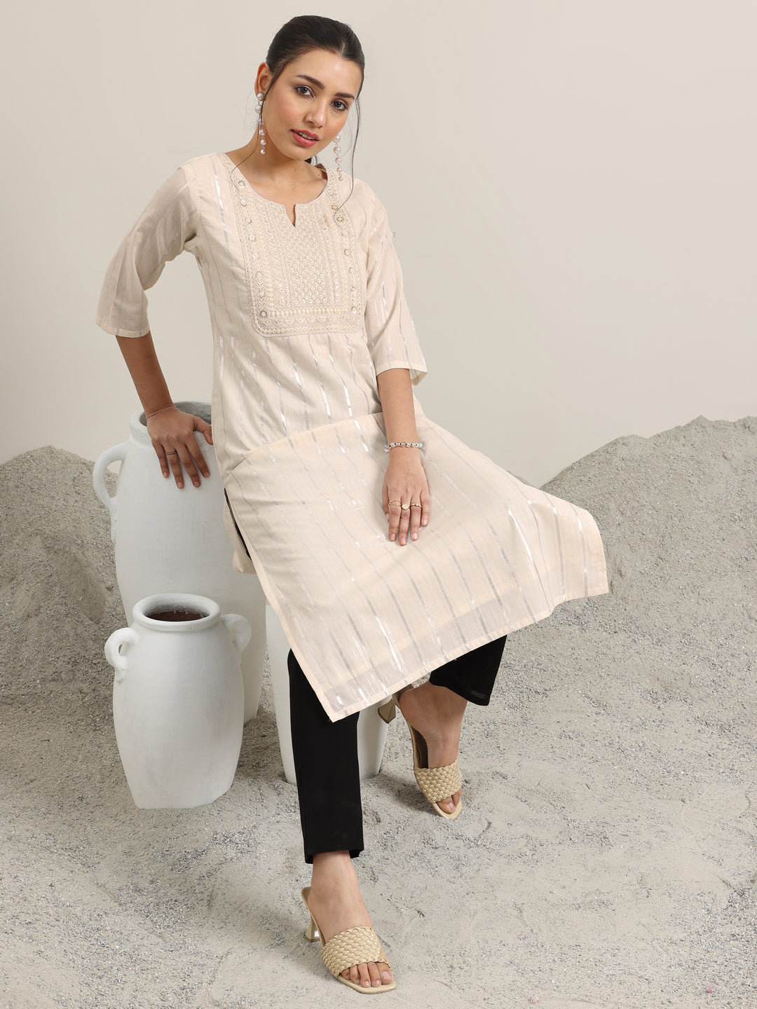  Off White Embellished Cotton Straight Kurta 