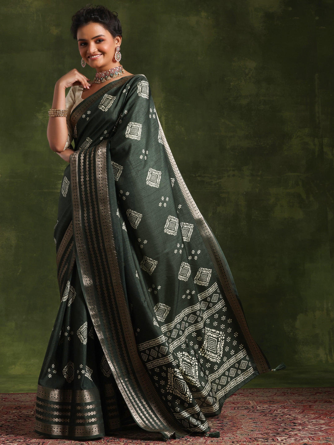 Green Printed Silk Blend Saree With Unstitched Blouse Piece - Libas