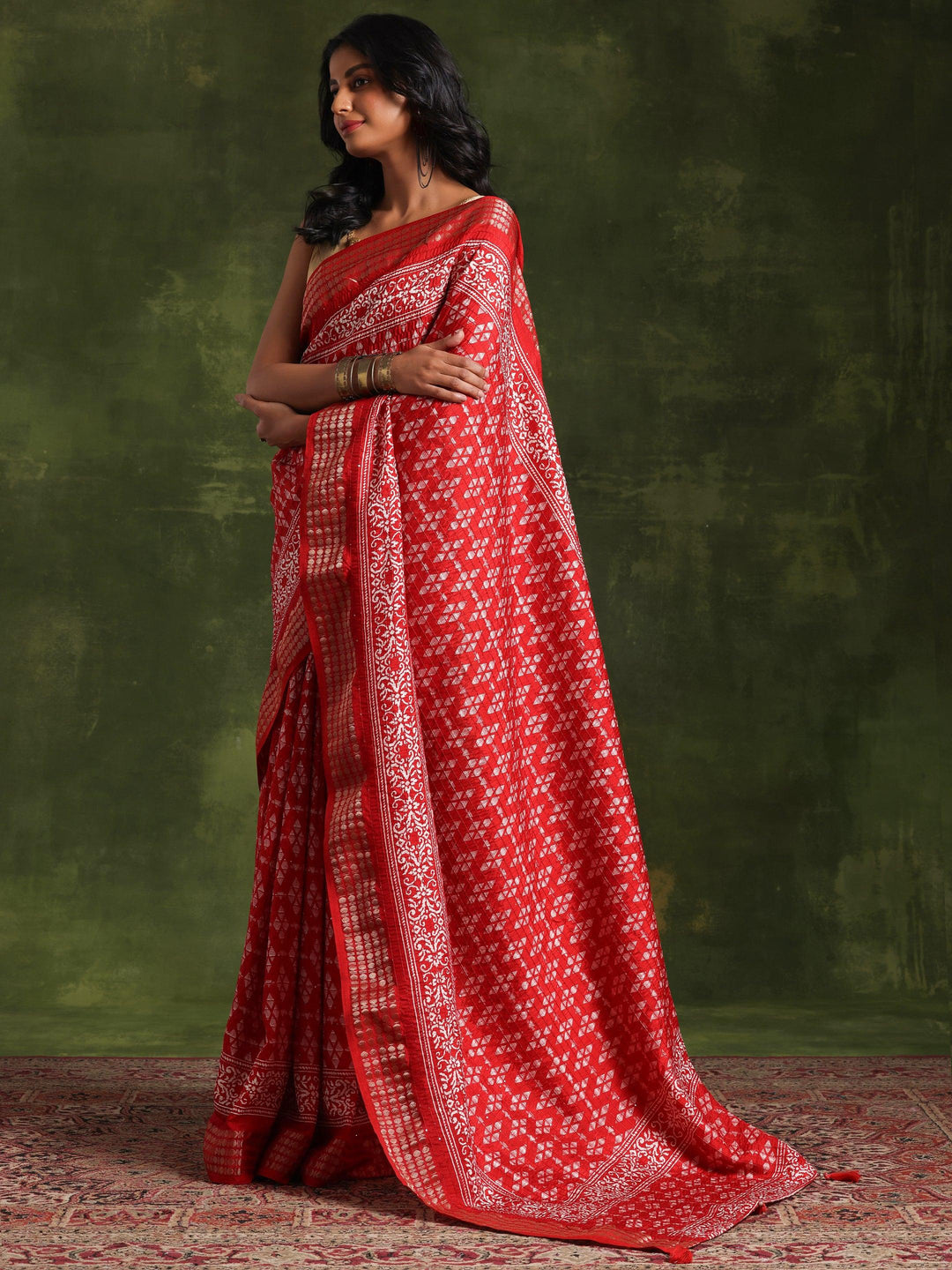 Red Printed Silk Blend Saree With Unstitched Blouse Piece - Libas