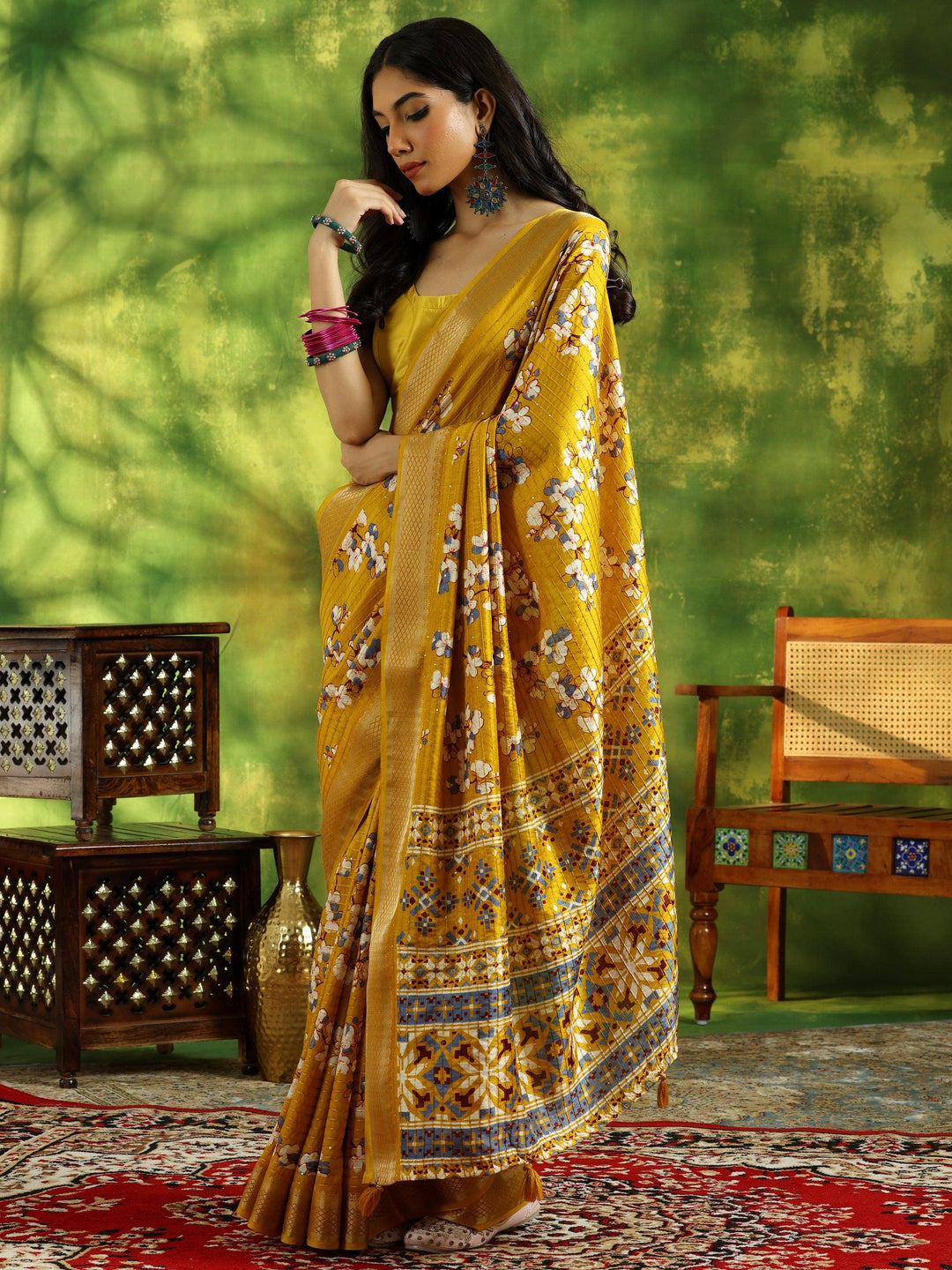 Mustard Printed Silk Blend Saree With Unstitched Blouse Piece - Libas