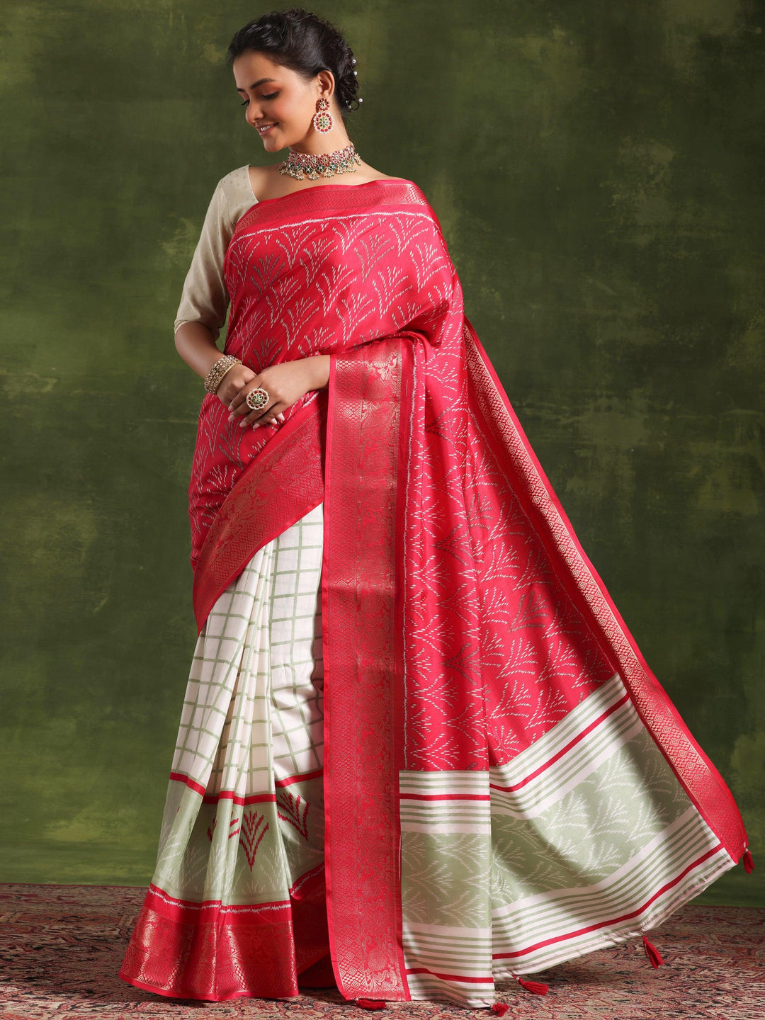 Pink Printed Silk Blend Saree With Unstitched Blouse Piece - Libas