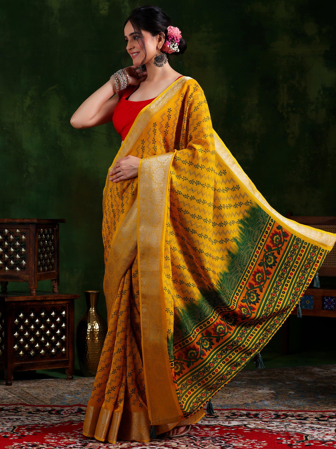 Mustard Printed Silk Blend Saree With Unstitched Blouse Piece - Libas