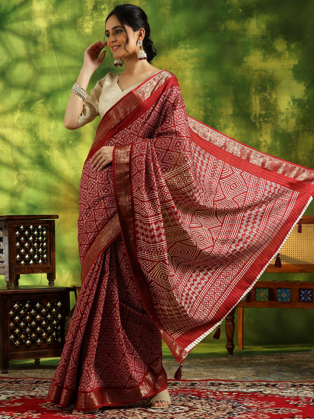 Maroon Printed Silk Blend Saree With Unstitched Blouse Piece - Libas