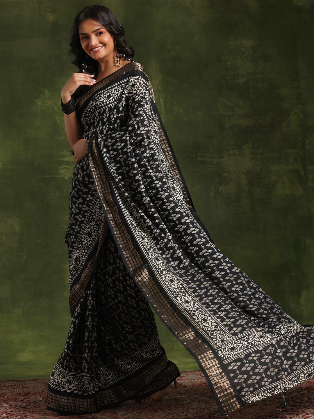 Black Printed Silk Blend Saree With Unstitched Blouse Piece - Libas