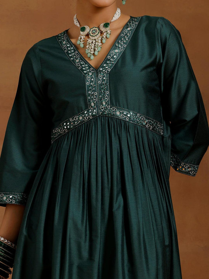 Green Solid Silk Blend A-Line Kurta With Trousers & Dupatta - Libas