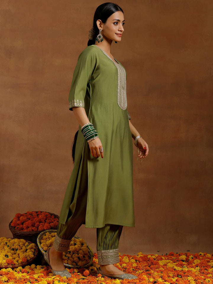 Green Yoke Design Silk Blend Straight Suit With Dupatta - Libas