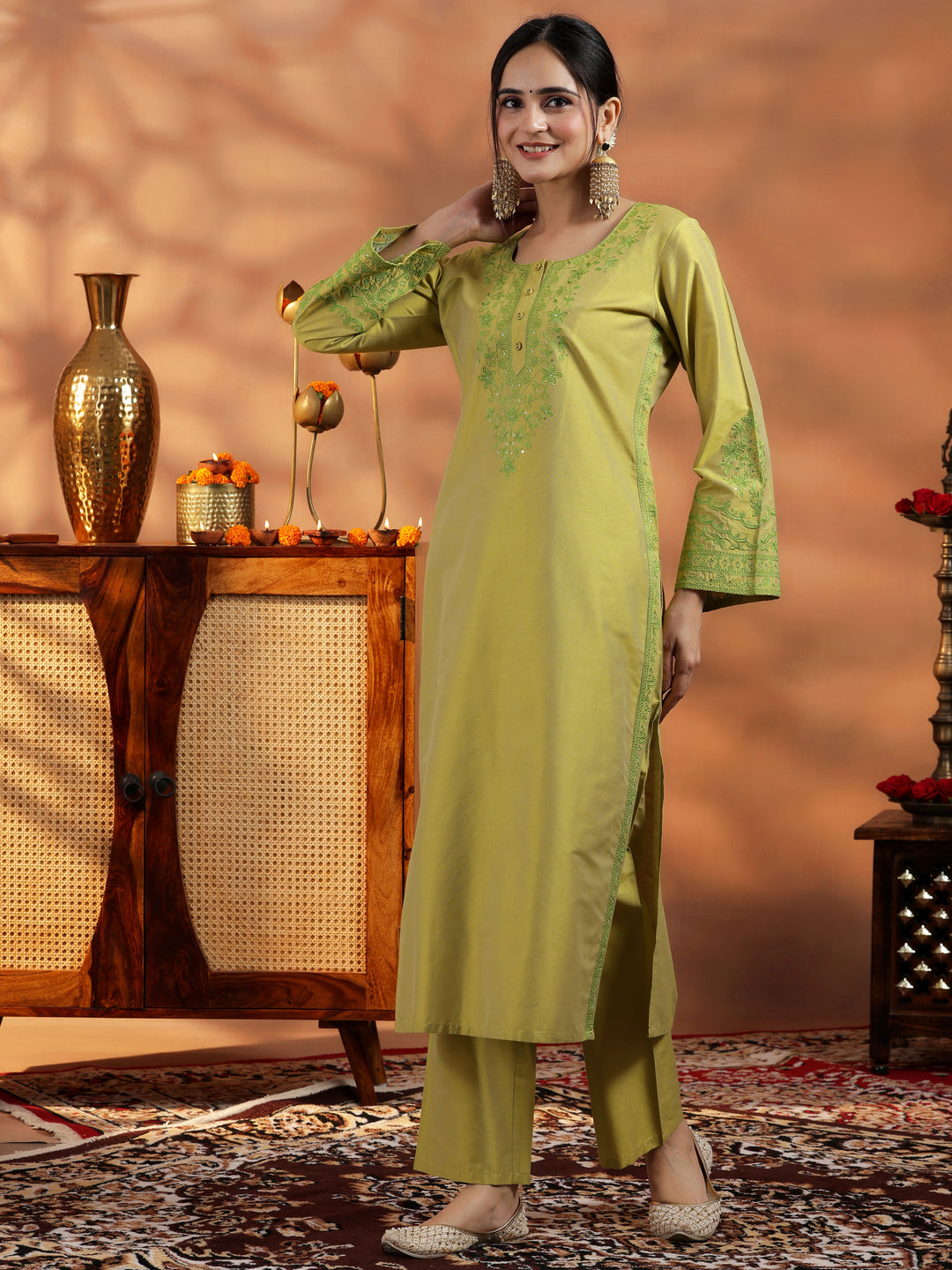  Green Embroidered Silk Blend Straight Kurta Set 