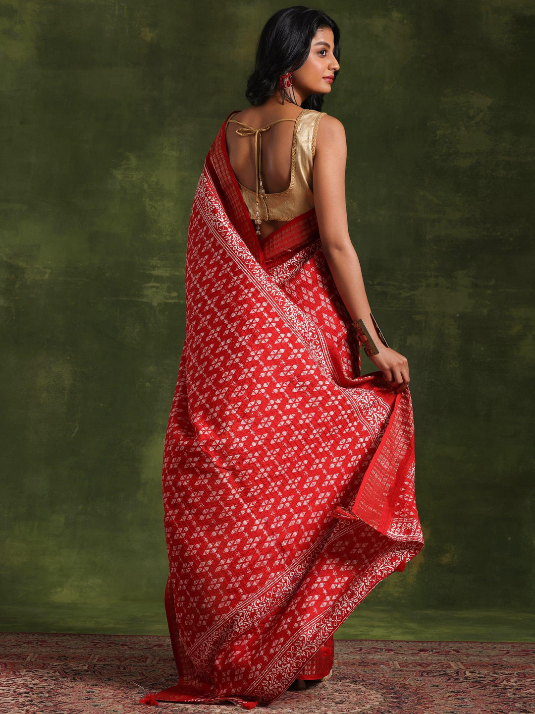 Red Printed Silk Blend Saree With Unstitched Blouse Piece - Libas