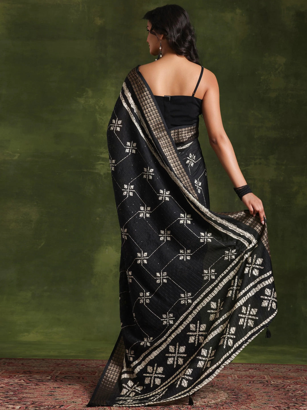 Black Printed Silk Blend Saree With Unstitched Blouse Piece - Libas