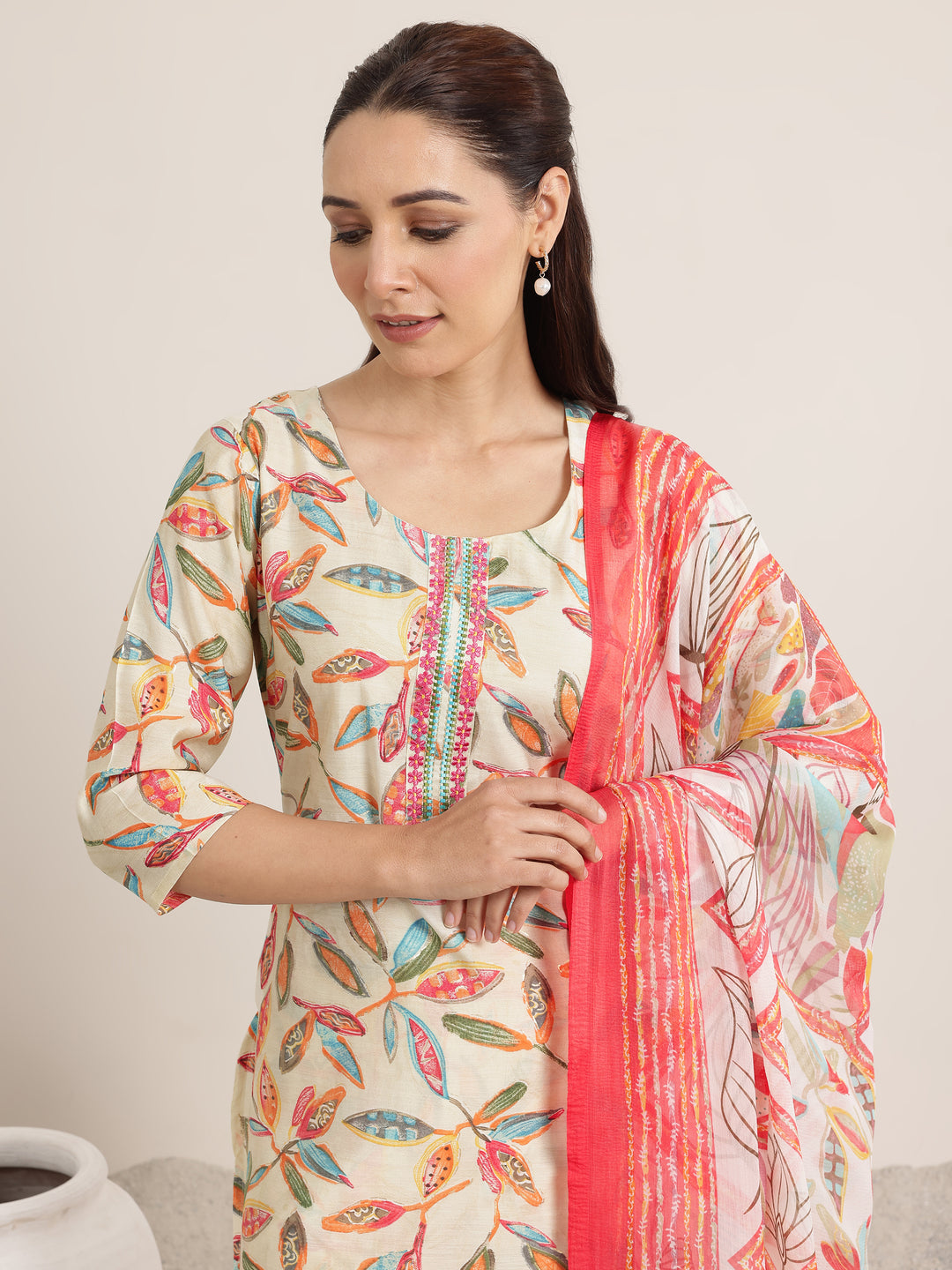  Off white Printed Silk Blend Straight Suit Set With Dupatta 