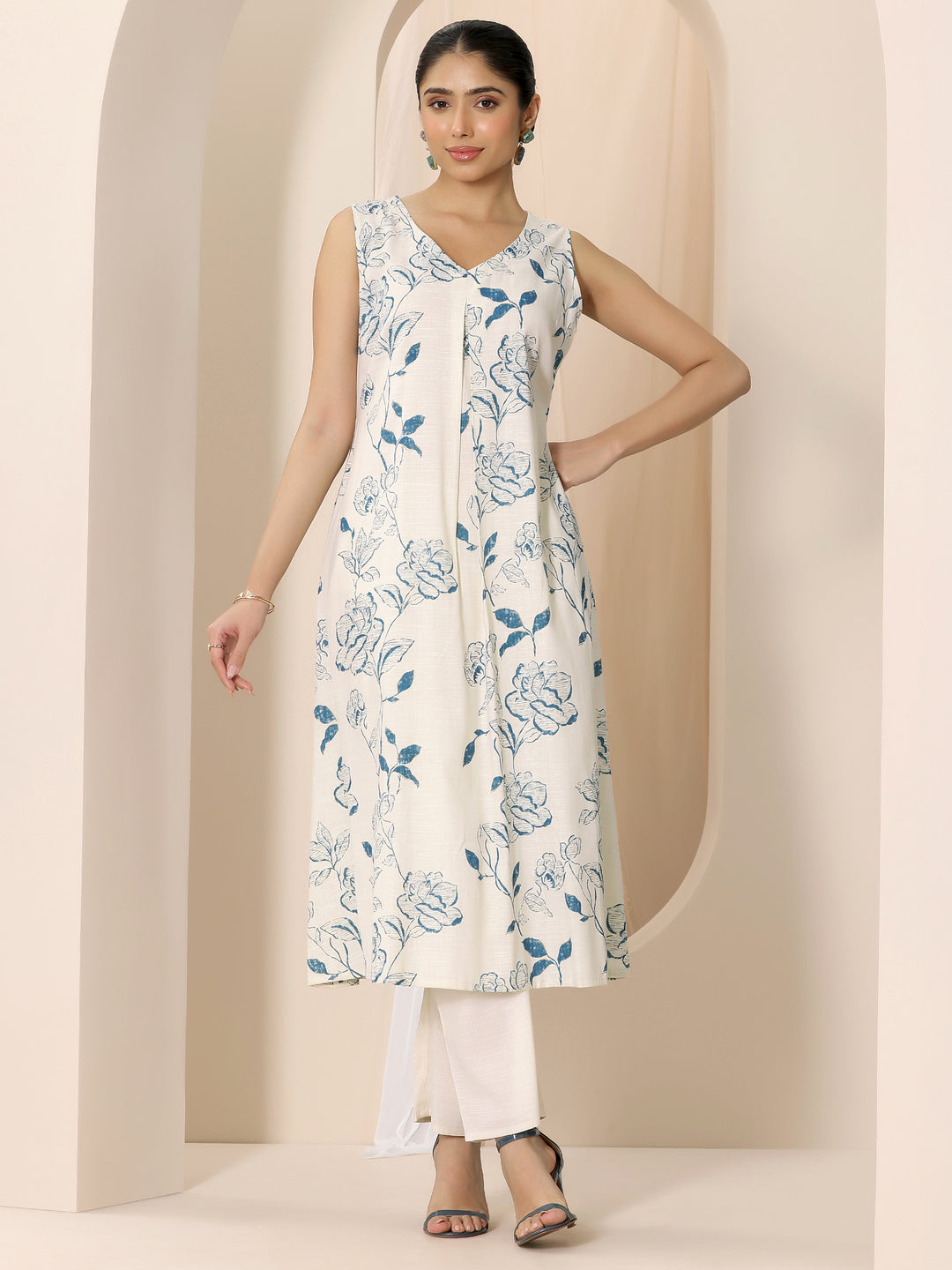  Off white Printed Silk Blend A-Line Kurta Set 