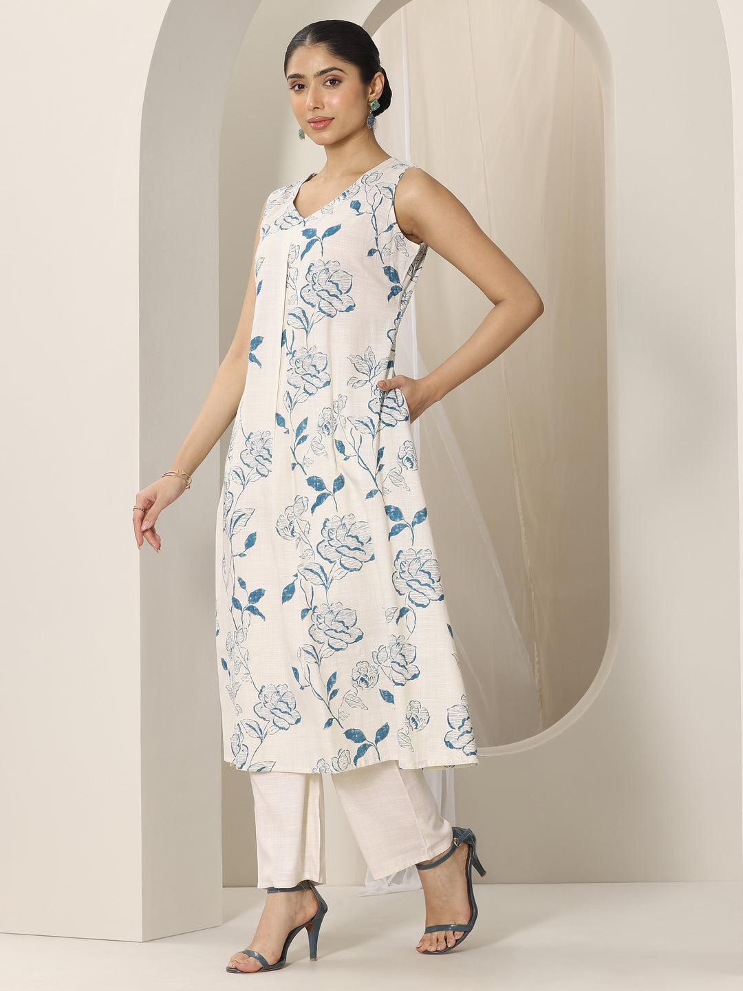  Off white Printed Silk Blend A-Line Kurta Set 