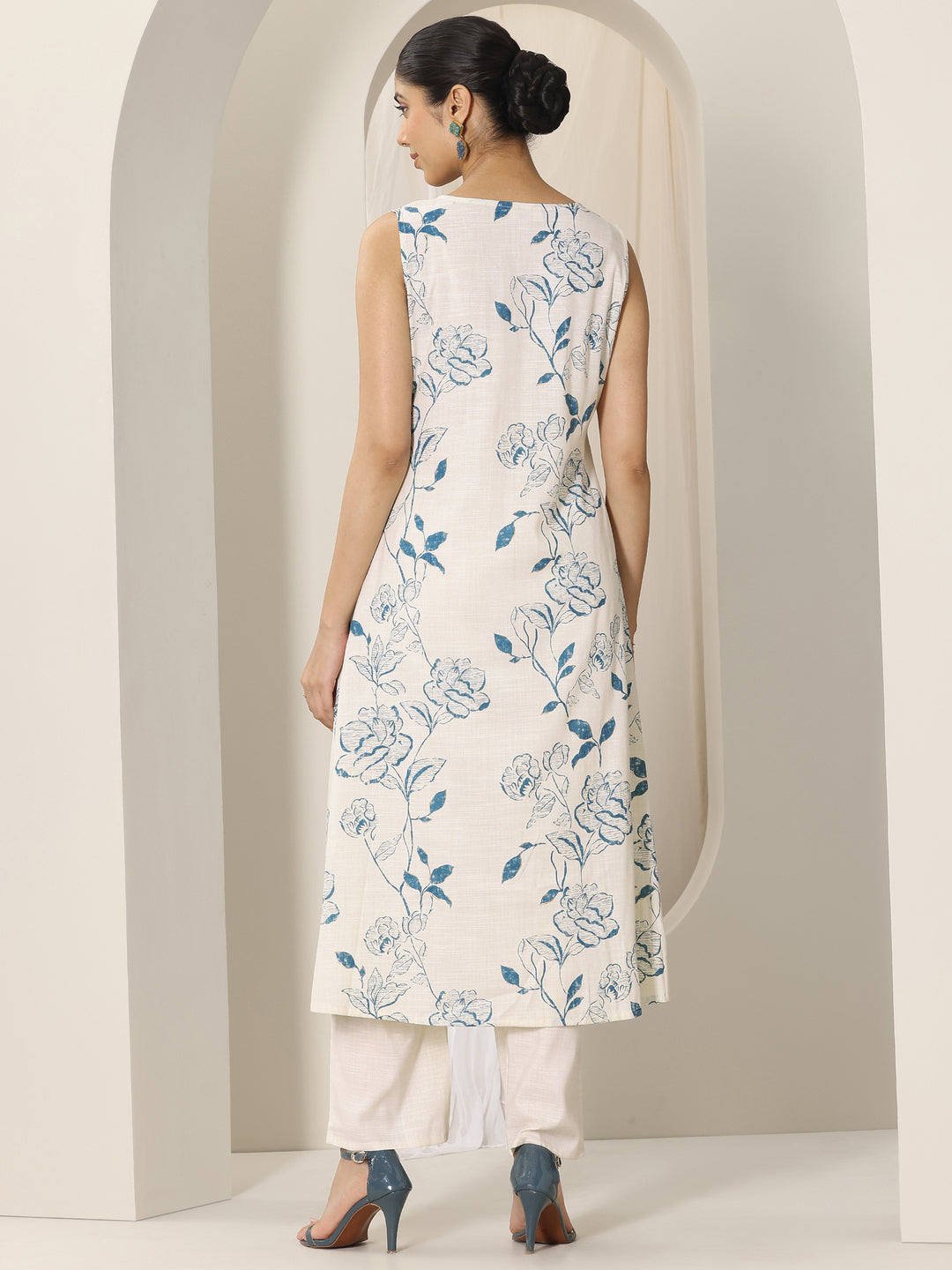  Off white Printed Silk Blend A-Line Kurta Set 