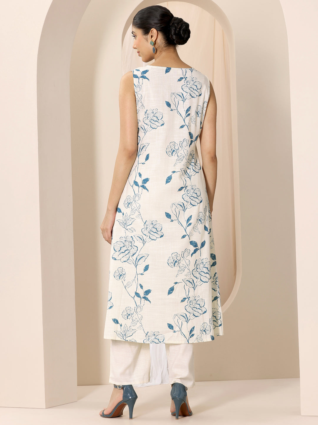  Off white Printed Silk Blend A-Line Kurta Set 