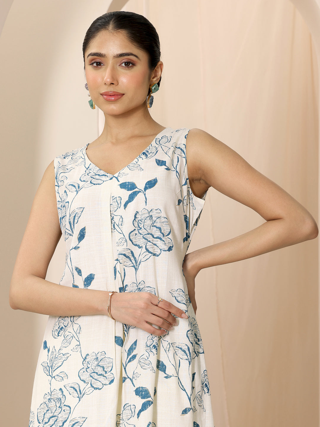  Off white Printed Silk Blend A-Line Kurta Set 