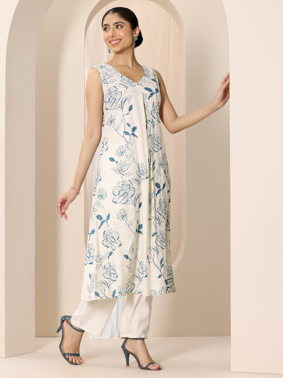  Off white Printed Silk Blend A-Line Kurta Set 