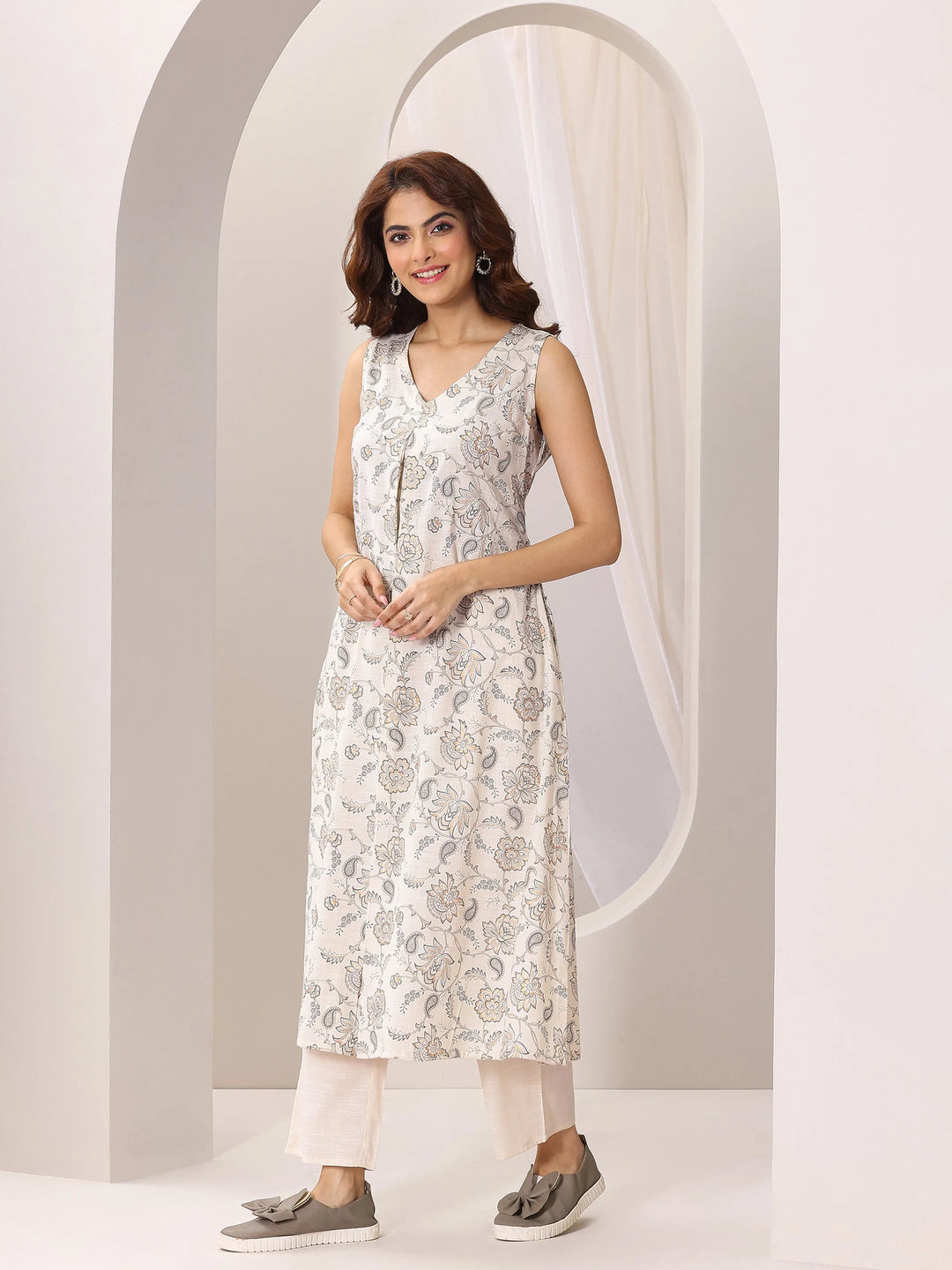  Off white Printed Silk Blend A-Line Kurta Set 