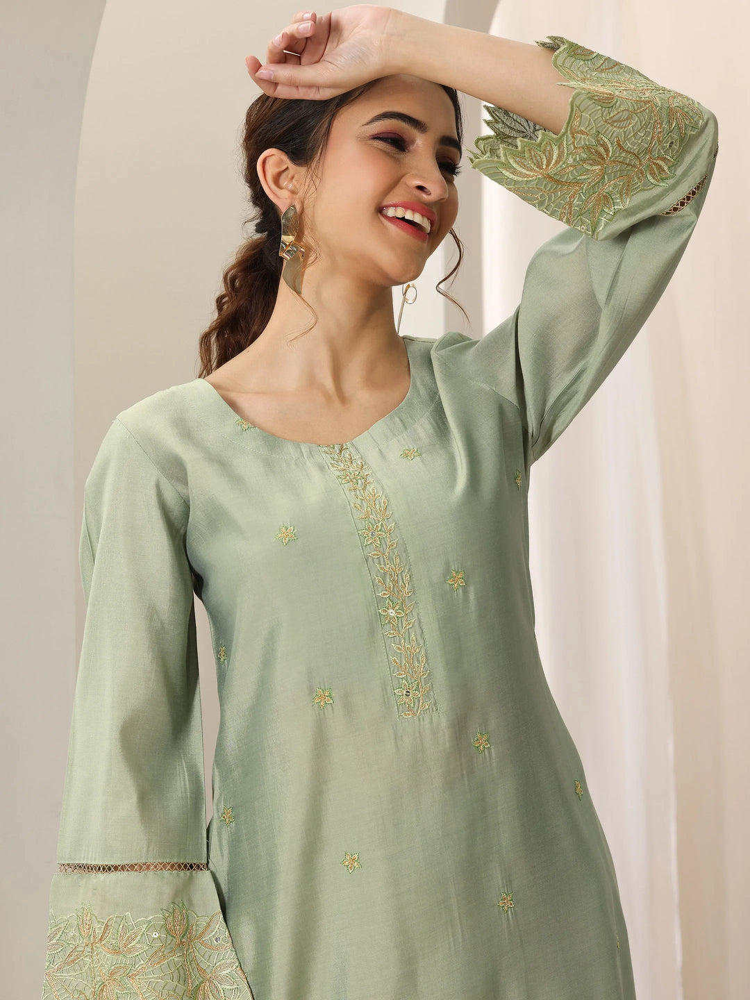  Green Embroidered Silk Blend Straight Kurta Set 