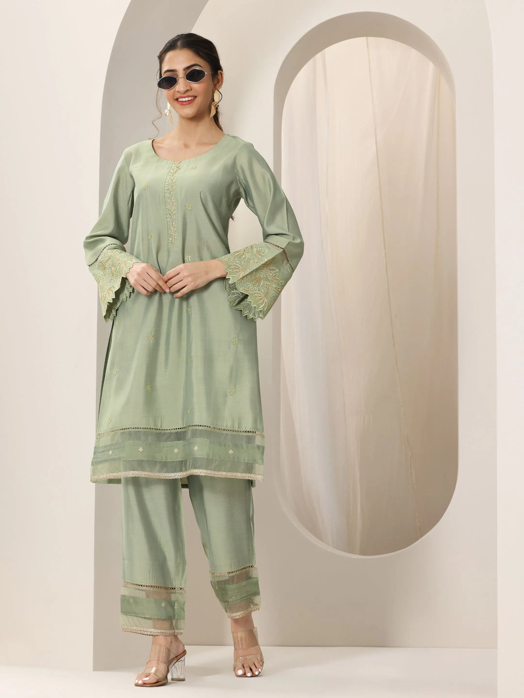  Green Embroidered Silk Blend Straight Kurta Set 