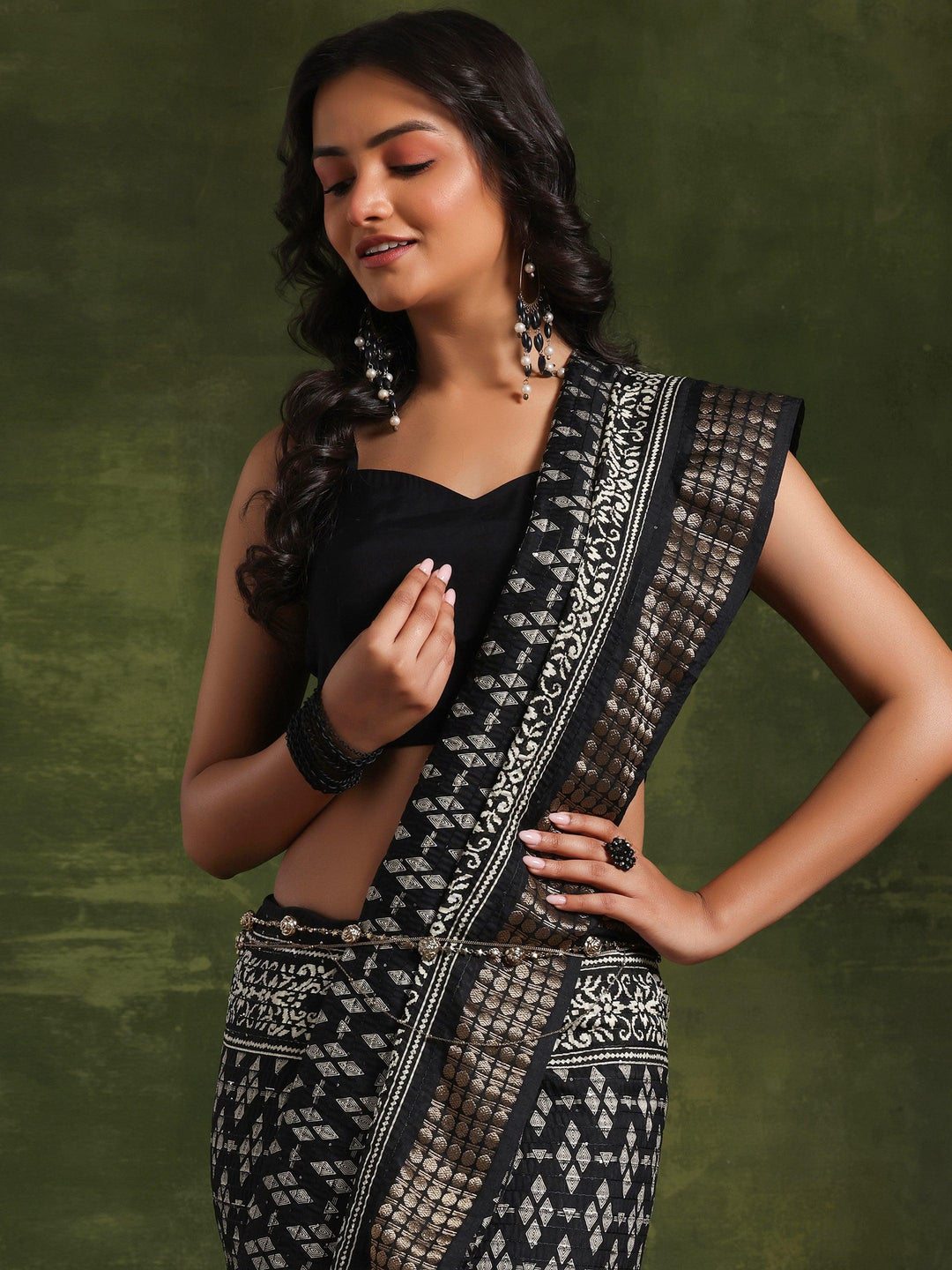 Black Printed Silk Blend Saree With Unstitched Blouse Piece - Libas