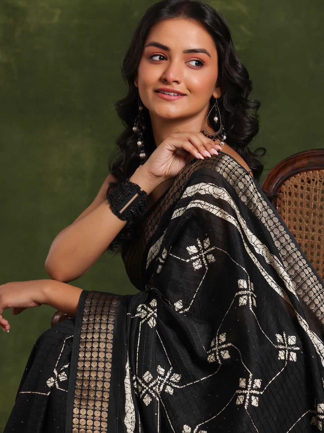 Black Printed Silk Blend Saree With Unstitched Blouse Piece - Libas