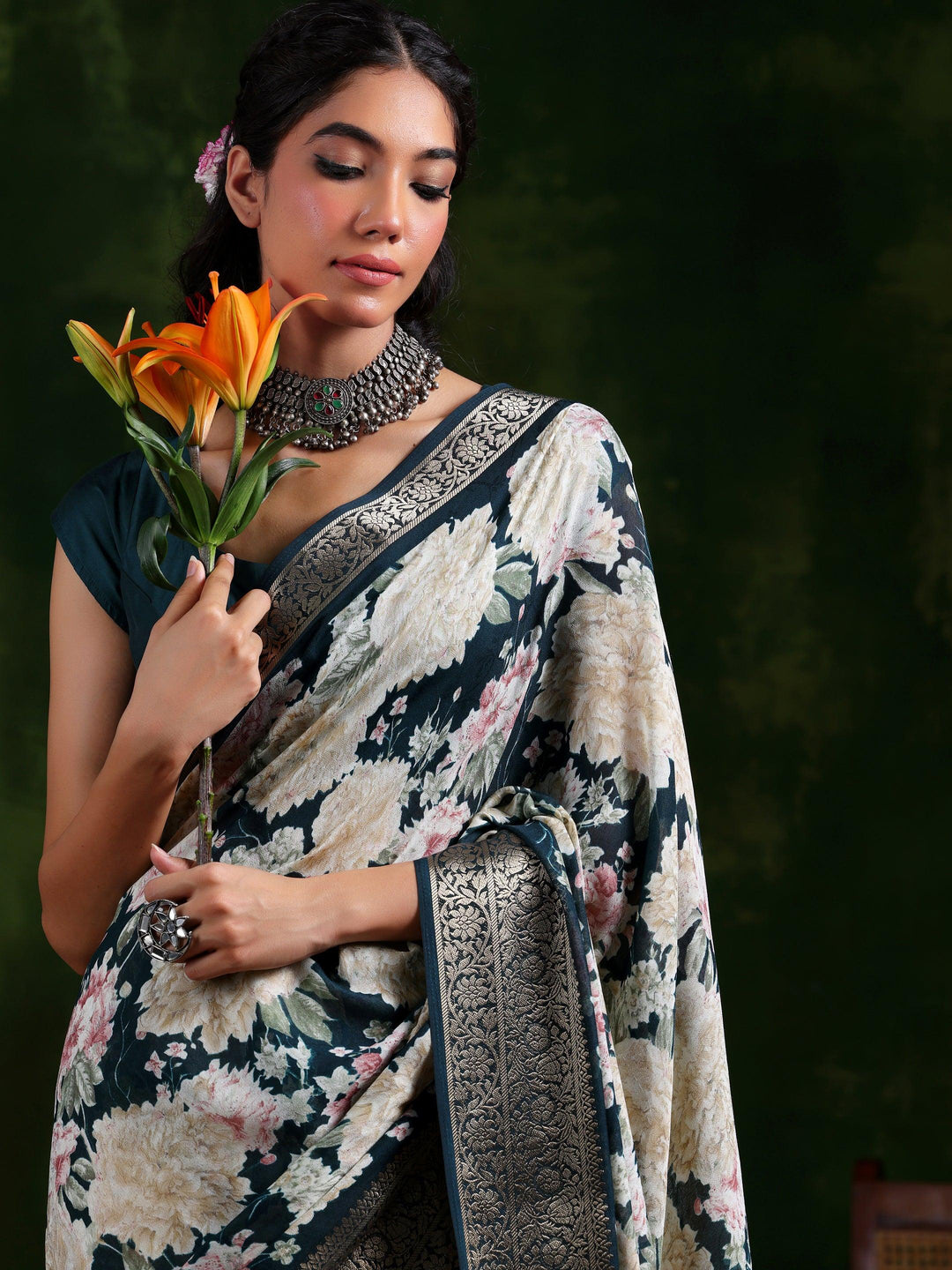 Teal Printed Silk Blend Saree With Unstitched Blouse Piece - Libas