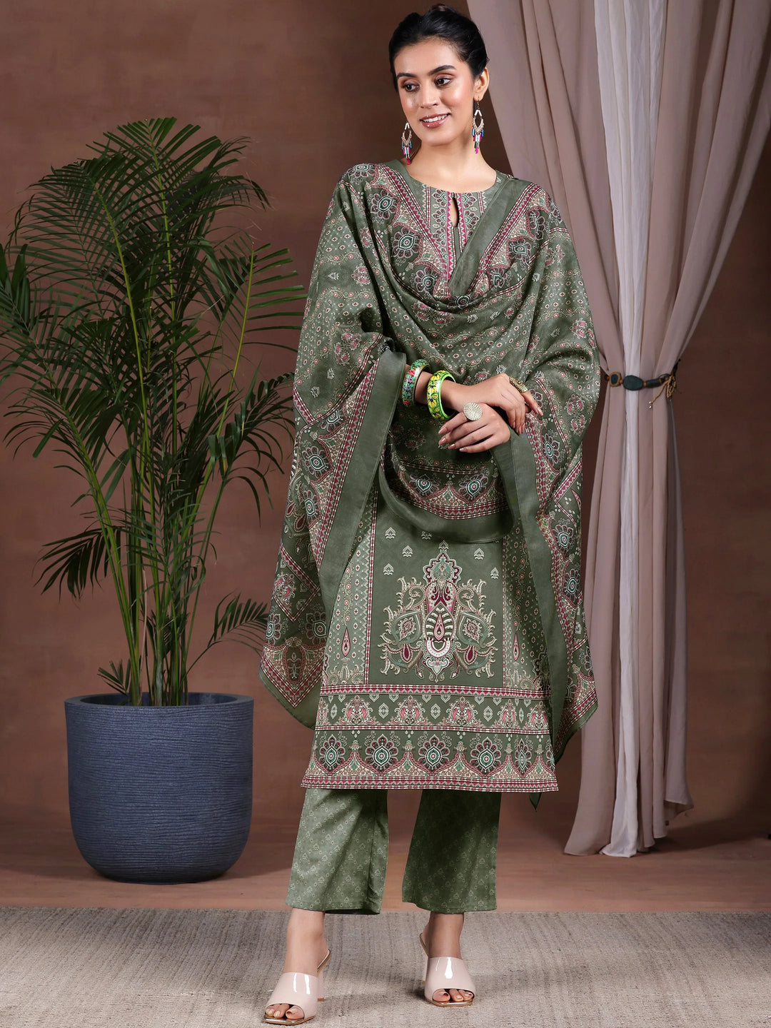  Grey Printed Poly Crepe Straight Suit With Dupatta 