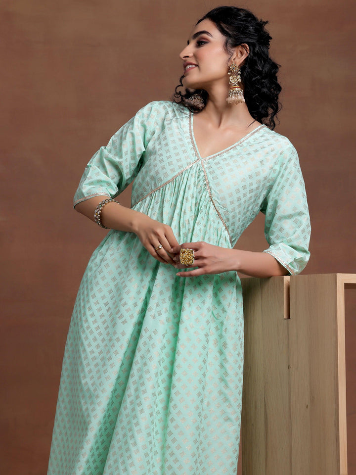 Green Woven Design Silk Blend A-Line Kurta With Trousers - Libas