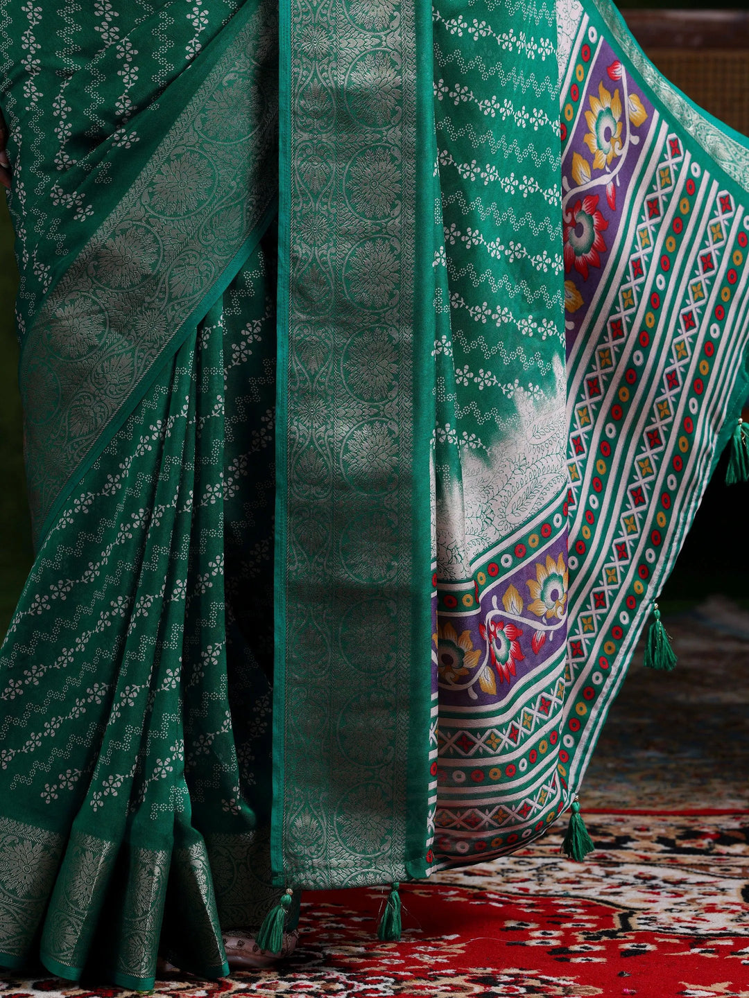 Green Printed Silk Blend Saree With Unstitched Blouse Piece - Libas 