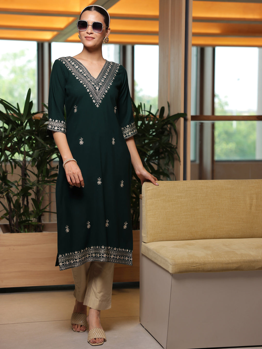  Green Embroidered Rayon Straight Kurta 