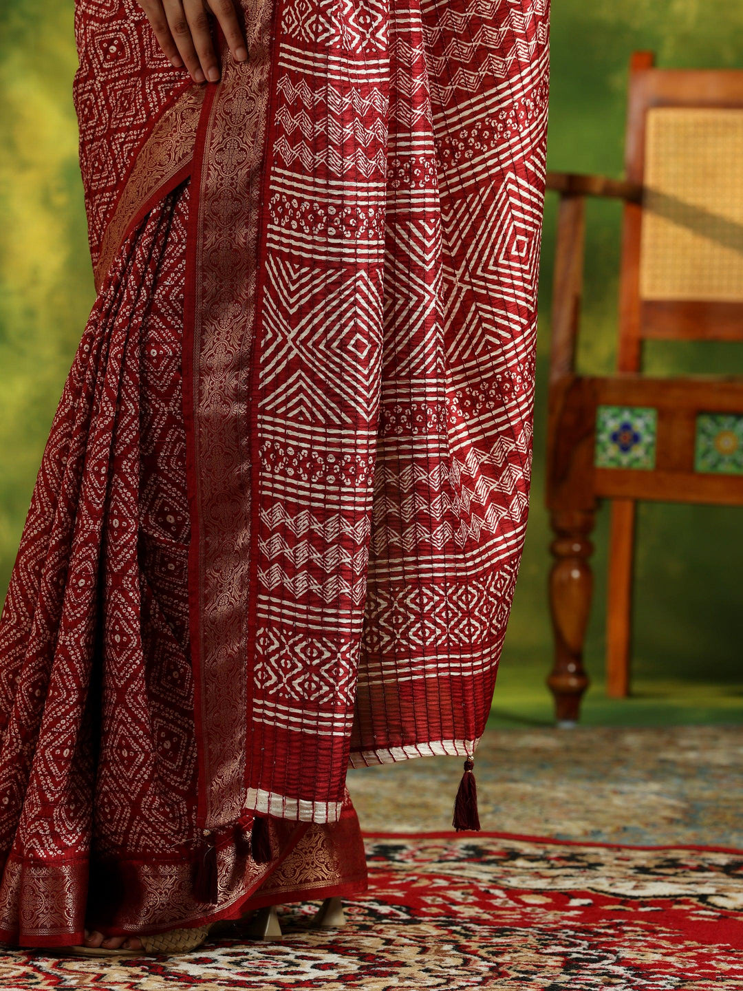 Maroon Printed Silk Blend Saree With Unstitched Blouse Piece - Libas