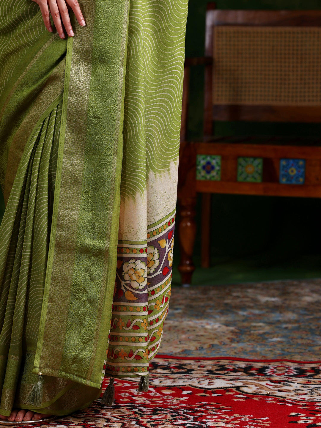 Green Printed Silk Blend Saree With Unstitched Blouse Piece - Libas