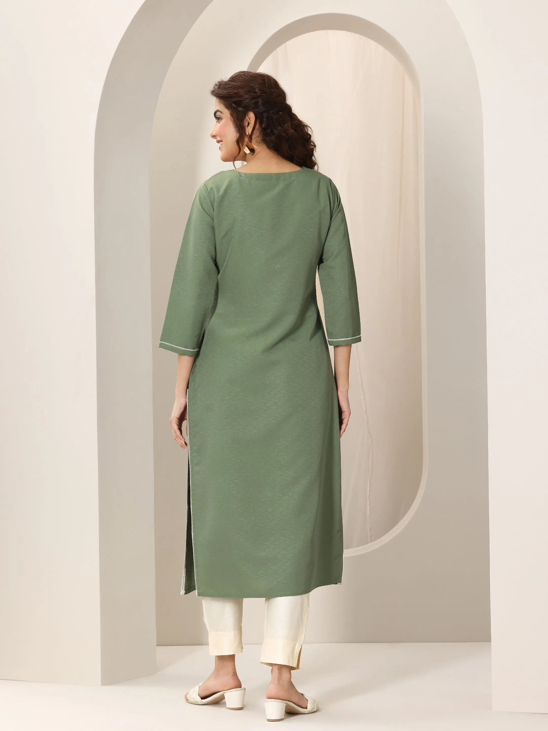  Green Yoke Design Cotton Blend Straight Kurta 