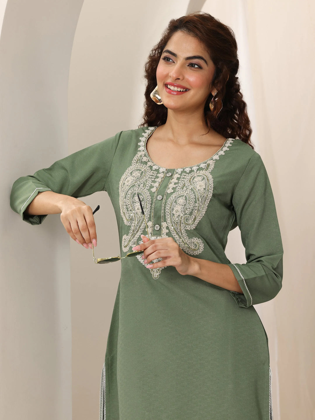 Green Yoke Design Cotton Blend Straight Kurta