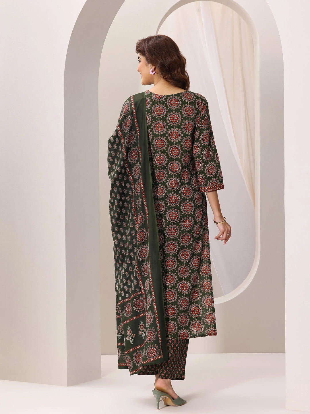  Green Printed Cotton Straight Suit Set With Dupatta 