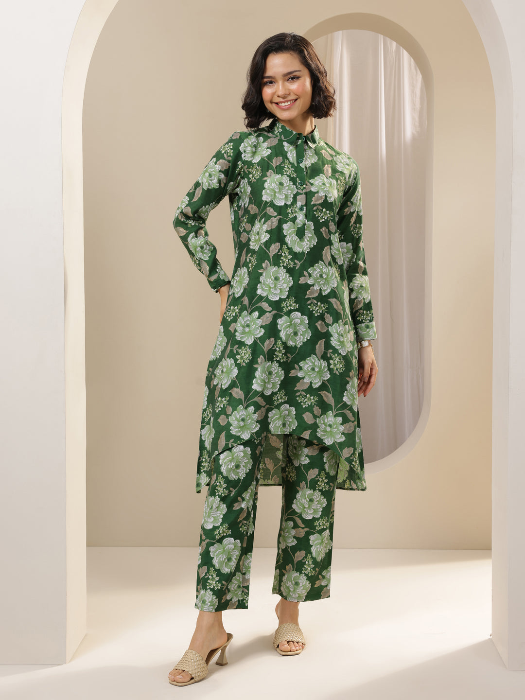  Green Printed Silk Blend Straight Kurta Set 